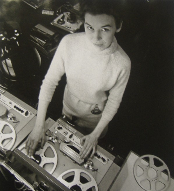 Delia Derbyshire & Anthony Newley - Moogies Bloogies - 7" - Image 2