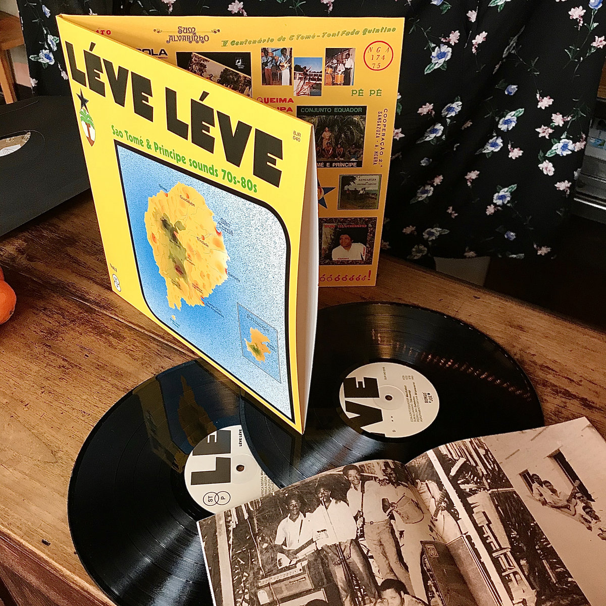 V/A - Léve Léve: São Tomé & Príncipe Sounds 70s-80s - 2LP - Image 2